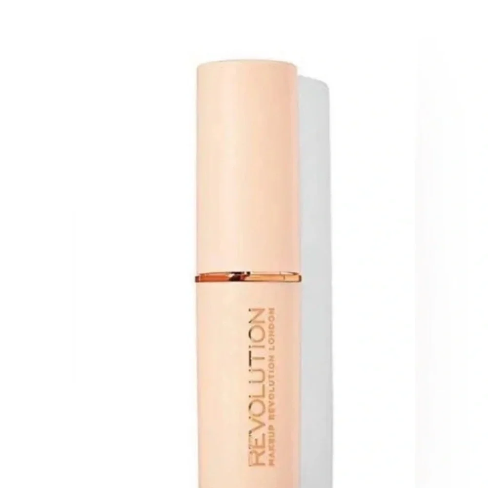 Makeup revolution fast base stick foundation F8‎